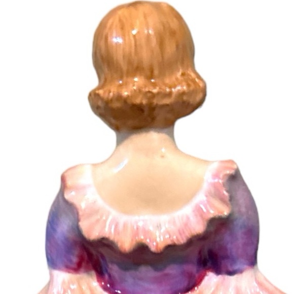 Vintage Special Edition, Hand Made Paragon Porcelain Figurine "Victoria" - Picture 10 of 16